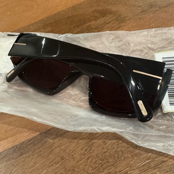 Tom Ford Sunglasses, New 240 - Picture 4 of 4
